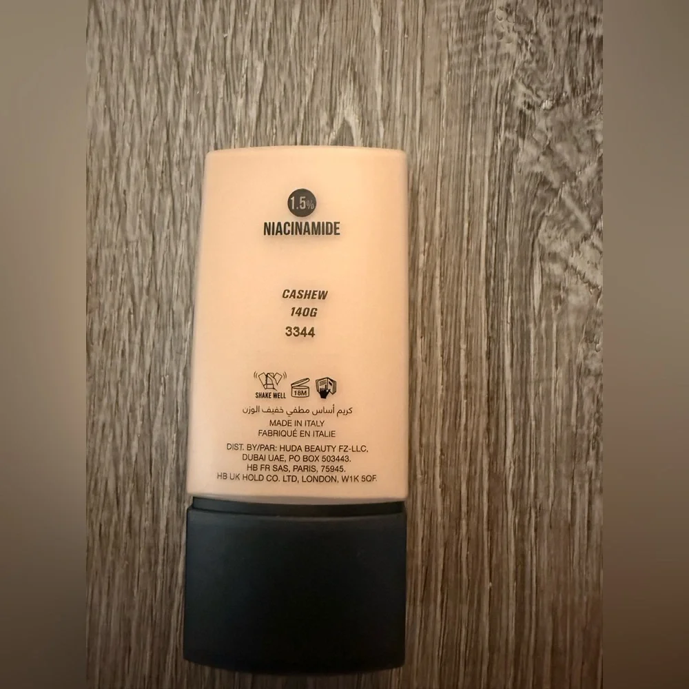 Huda Beauty Easy Blur Foundation - Cashew 140G